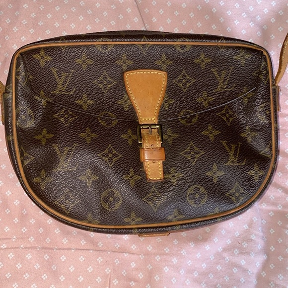 LV Jeune fille crossbody - Picture 3 of 17